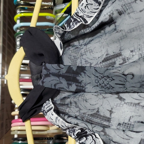 Bebe cold shoulder ruffle top Sz L - Picture 6 of 12